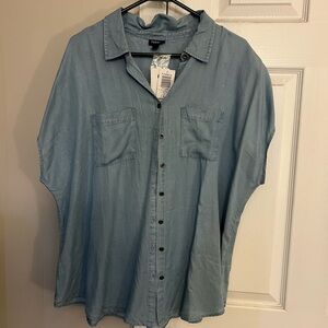 Torrid short sleeve shirt. NWT size 0
